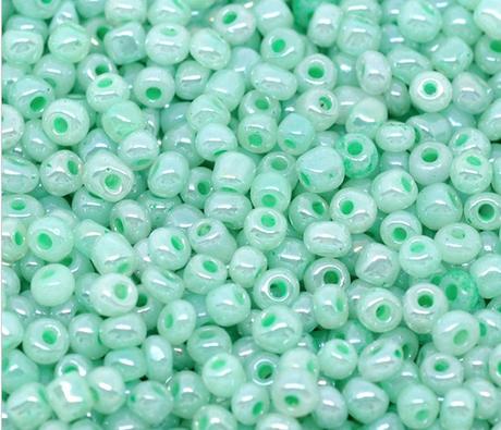 Sklenené korálky 4 mm - 10 gramov, 