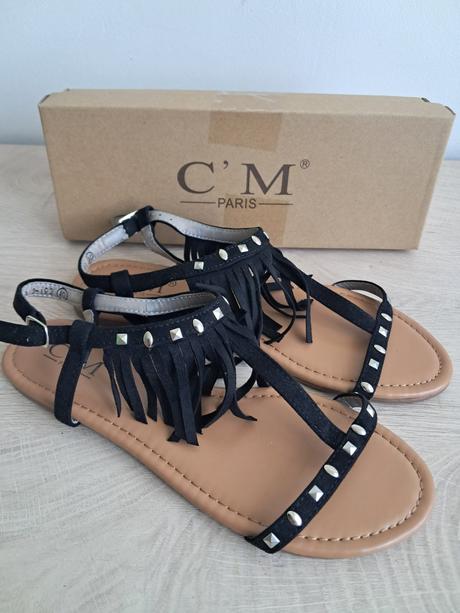 Čierne nízke sandále so strapcami a vybíjaním, 40