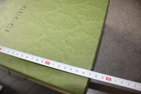 Krabice gucci a jimmy choo,