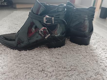 Lakované poltopanky, 38