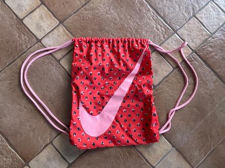 Taska na telesnú alebo vylet, nike