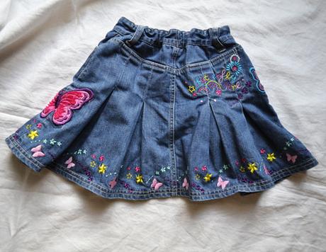 Riflová sukňa s motýlikmi, 116