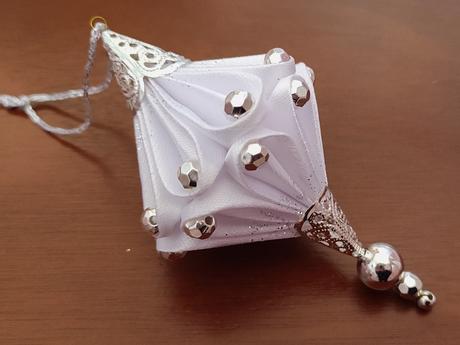 Vianočný saténový cencúľ, 