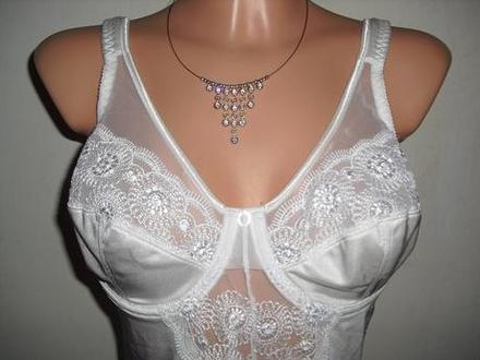 Spevnujuca kosielka, m