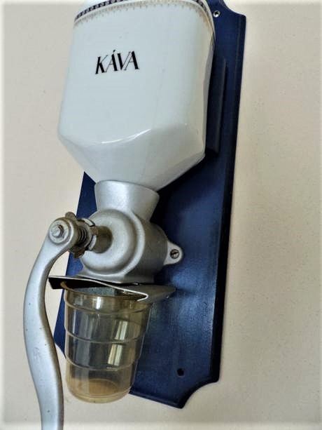 Starý mlynček na kávu,