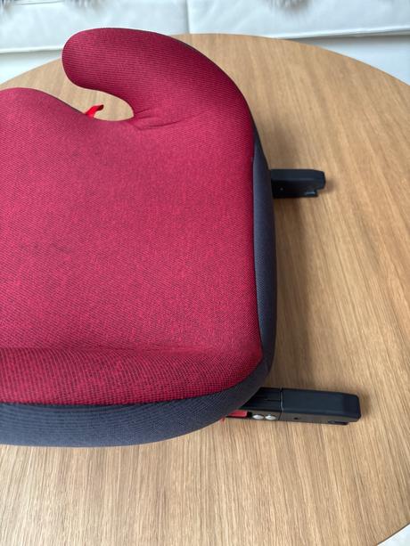 Podsedak isofix,