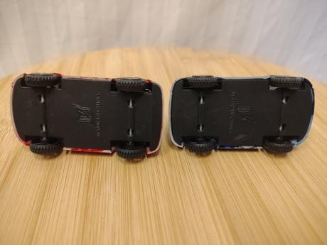 Set 2 ks plastových autíčok suv, modré a červené, 