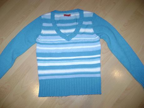 Peknucky modry svetrik,len parkrat obleceny, s