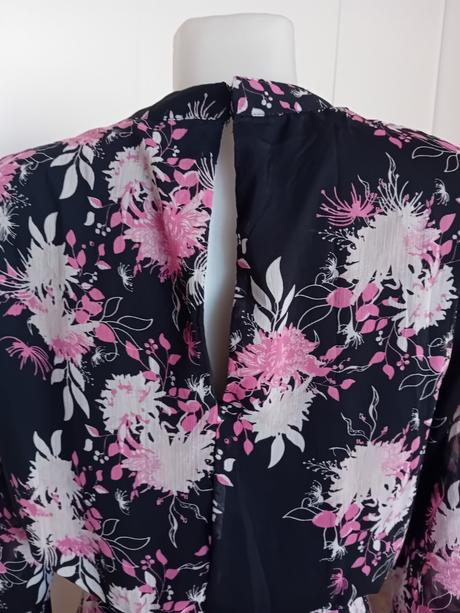 Šifónové šaty, 42