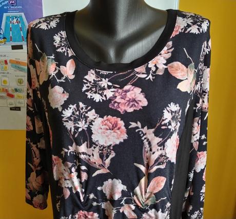 Zoštíhľujúce kvetinové šaty bonprix, bonprix,48