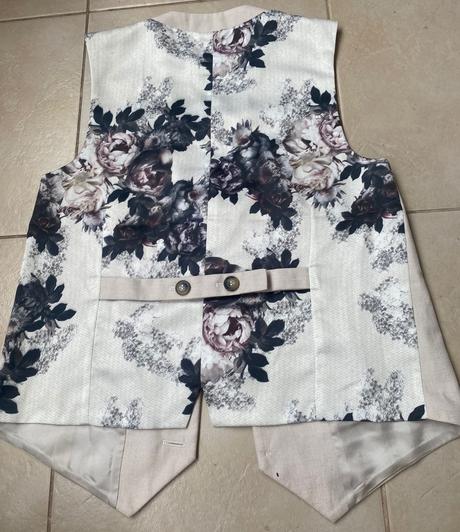 Luxusná vesta iba opraná, river island,146