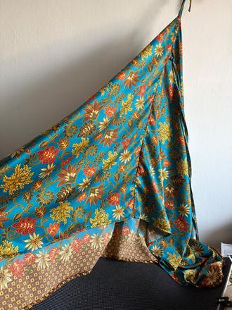 Hodvabne kvetovane  boho saty z indonezie kvalitna, 