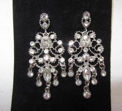 Svadobný hrebienok a náušnice,