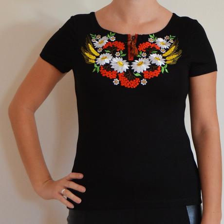 Folklórne tričko s výšivkou, vyšívané, s