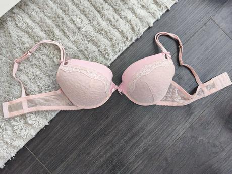 Ružová podprsenka, 85b