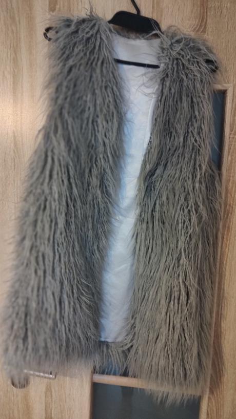 Kožušinová vesta, 40