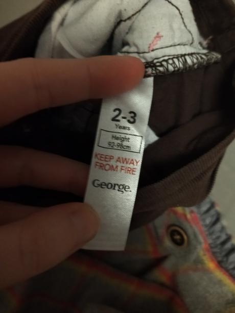 Hrubé kraťasky k pančuškam, tu,92