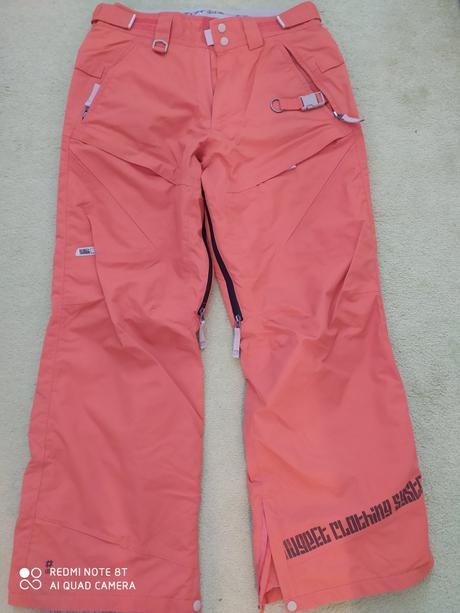 Lyžiarske,snowboardové nohavice originál zn.nugget, m