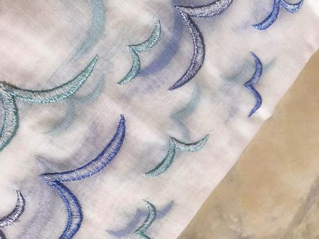 Batistová vitrážka na okno,