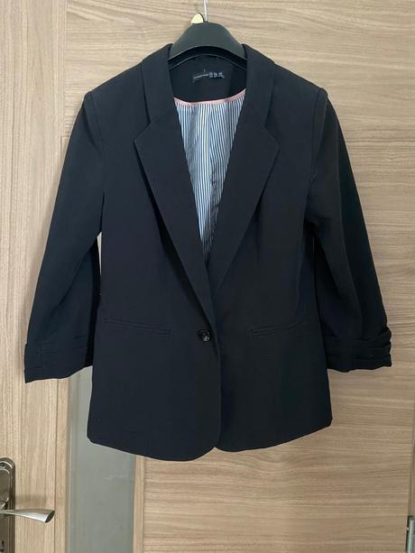 Cierne sako, atmosphere,40