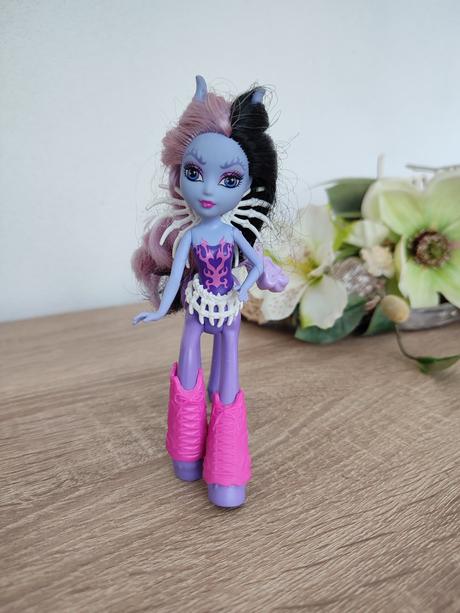 Monsters s konským telom,