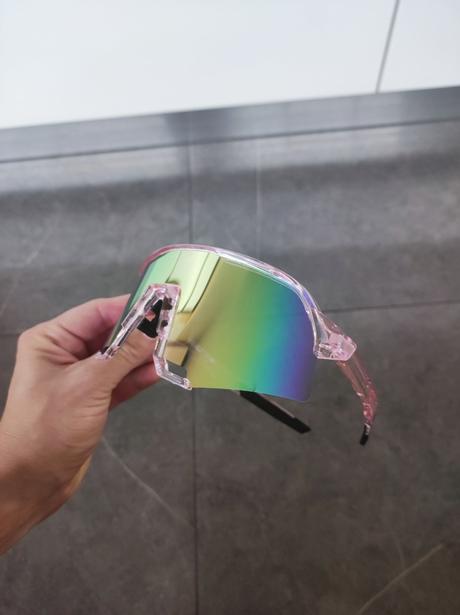 Športové okuliare,