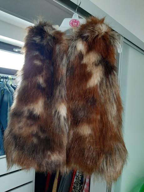 Dokonalá kožušinková vestička od nextu na 4-7r., next,122