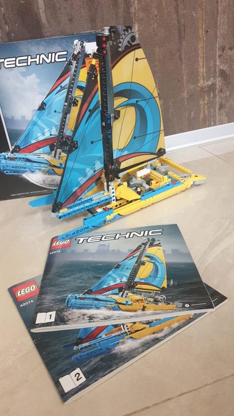 Lego technic 42074  - pretekárska jachta  top stav, 