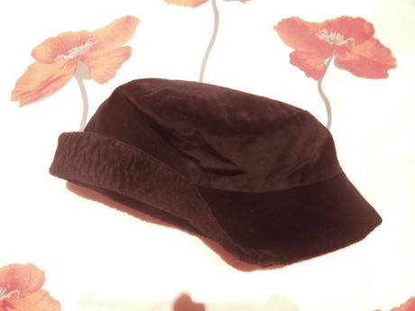 Elegantný, dámsky klobúčik/čiapka, m