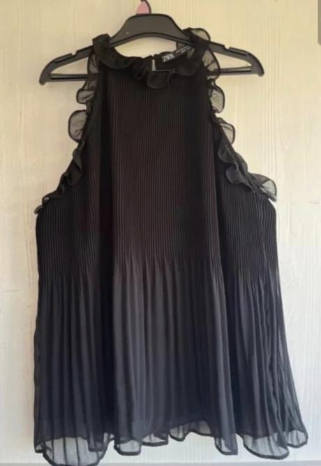 Luxusný čierny plisovaný top, zara,s