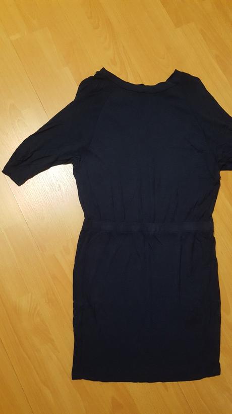 Modré tenké šaty, 40