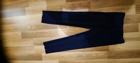 Oblek, nohavice, košeľa a topánky na 1. sv. p., 140