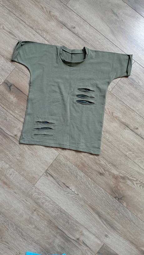 Olivové tričko, 152