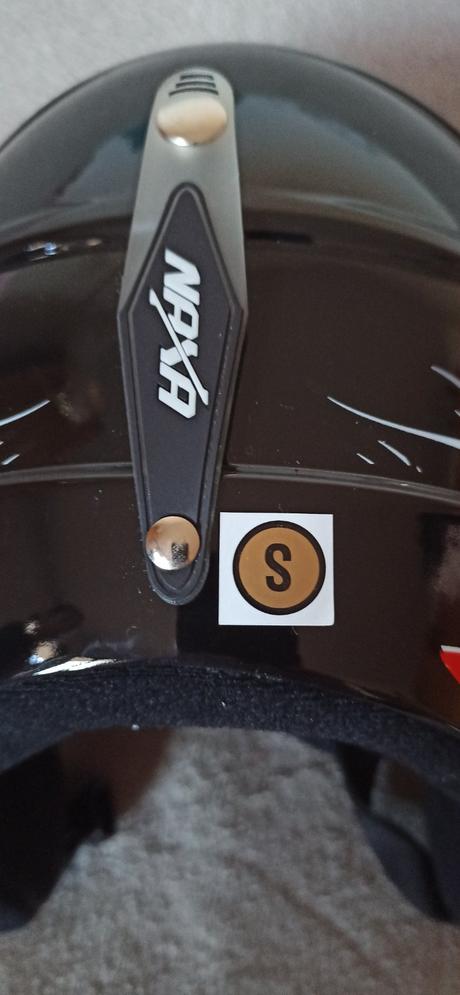 Nová lyžiarská prilba s, s