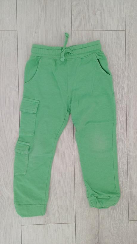 Tepláky 110 1eur/ks, sinsay,110