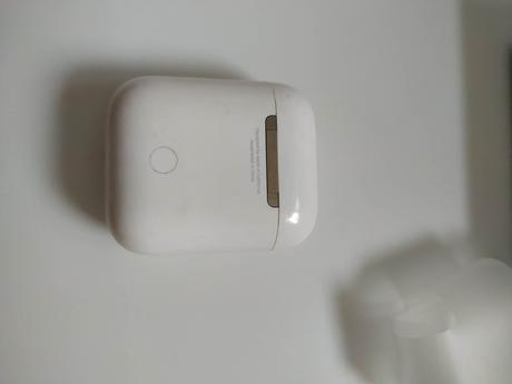 Airpods, apple