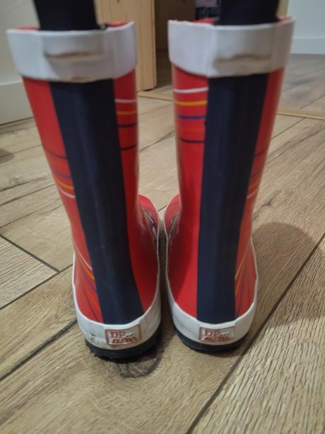 Gumáky dpam (du pareil au meme) v. 27, 27