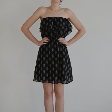 Šaty s odhaleným chrbtom, l