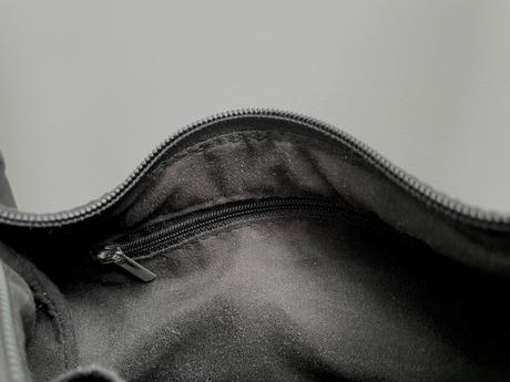 Asos malá čierna nylonová kabelka na plece/rameno, 