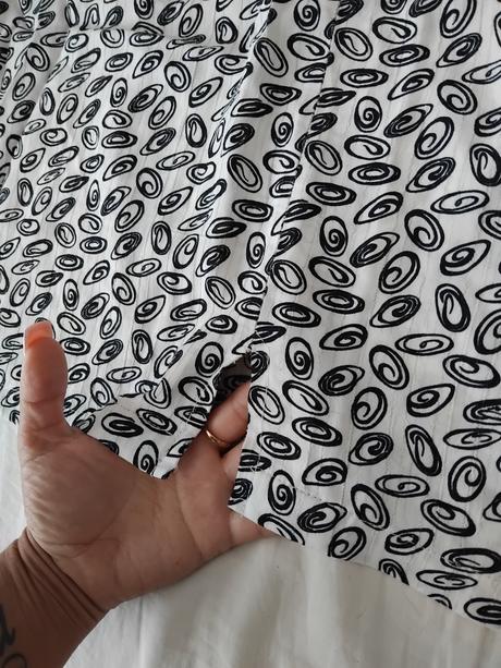 Sukňa bielo cierna, l