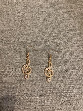 Náušnice husľový kľúč s kamienkami,