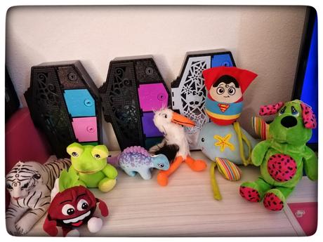 Plys hracky rozne v albume,