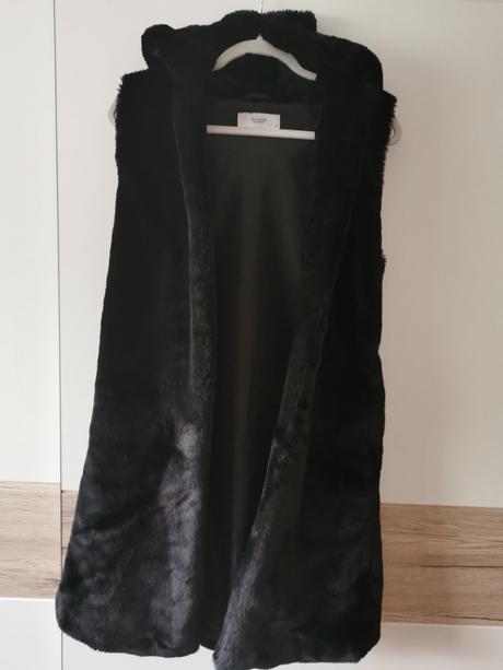 Kožušinova vesta s kapuckou, reserved,s