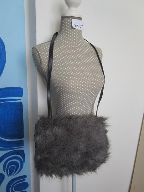 2430. rukávnik, e-vie,m