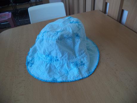 Klobúčik na leto, baby club,104