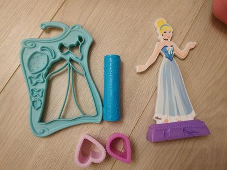 Formičky na plastelinu., 