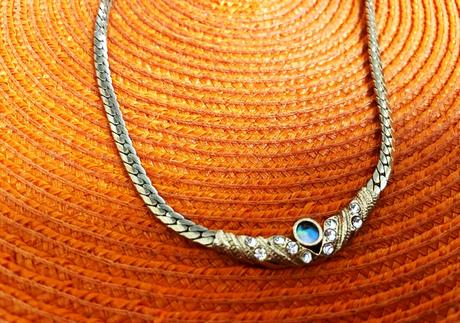 Náhrdelník s opálom,