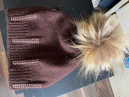 Čiapka s brmbolcom,