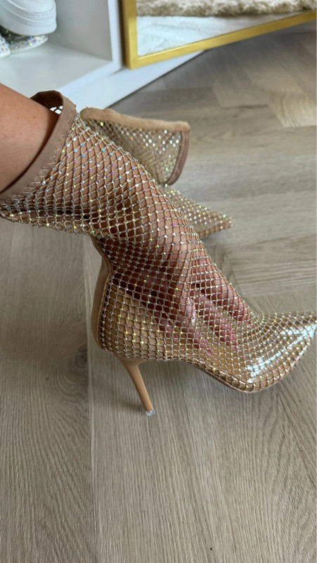 Zlaté čižmičky, 37