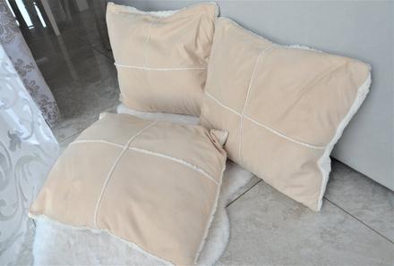 3x béžový vankúš, 